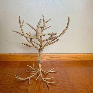 New Without Tag METAL Candle Holder
Holds 4 Candle
Candelabra